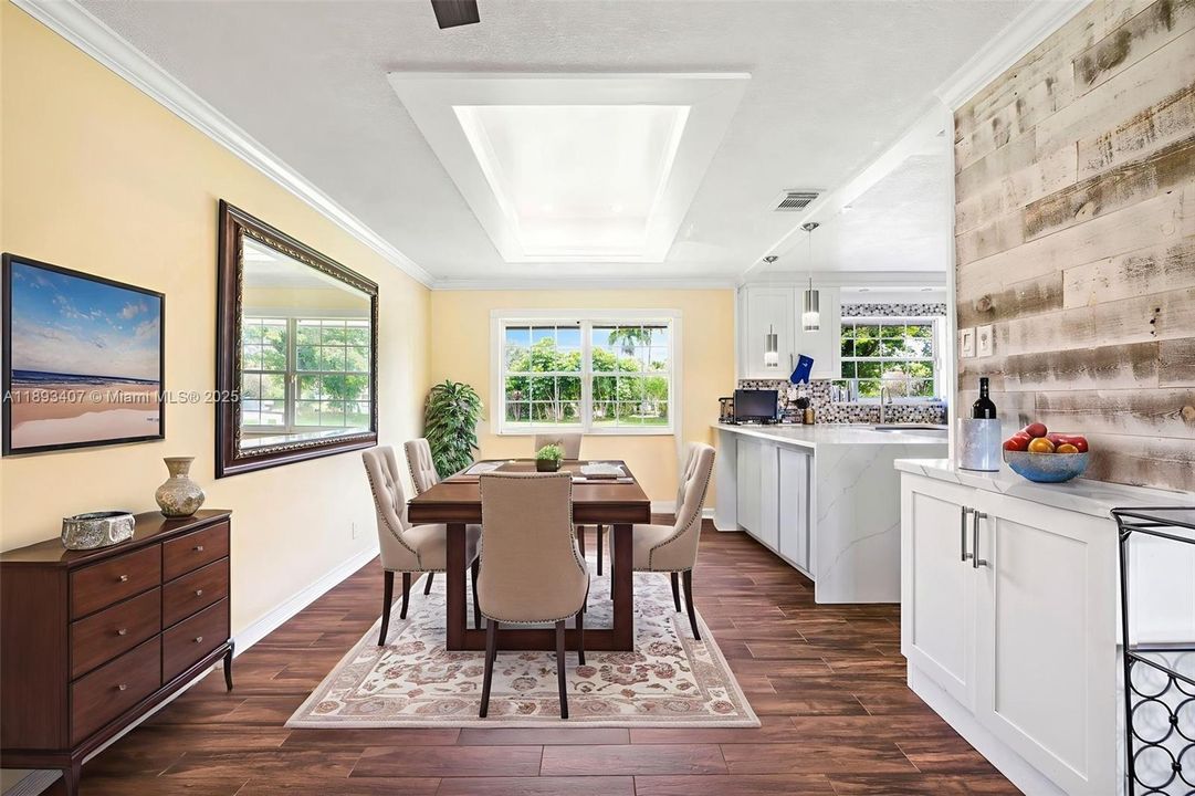 出租: $5,500 (4 贝兹, 2 浴室, 2487 平方英尺)