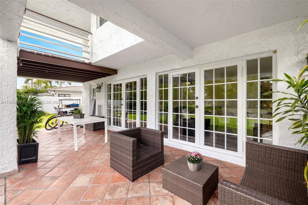 出租: $5,500 (4 贝兹, 2 浴室, 2487 平方英尺)