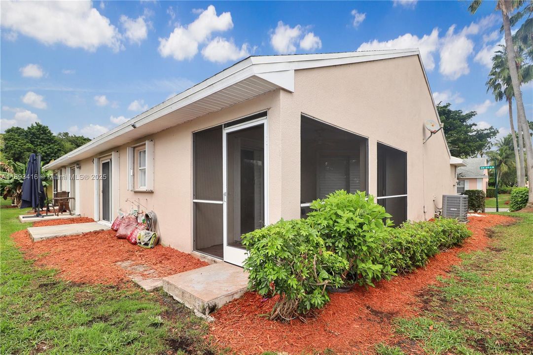 Recently Sold: $290,000 (2 beds, 2 baths, 1171 Square Feet)