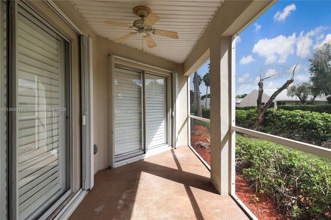 Recently Sold: $290,000 (2 beds, 2 baths, 1171 Square Feet)