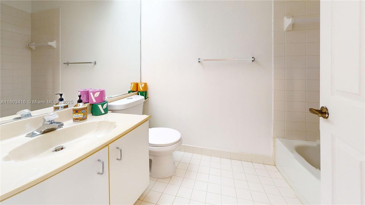 Recently Sold: $290,000 (2 beds, 2 baths, 1171 Square Feet)