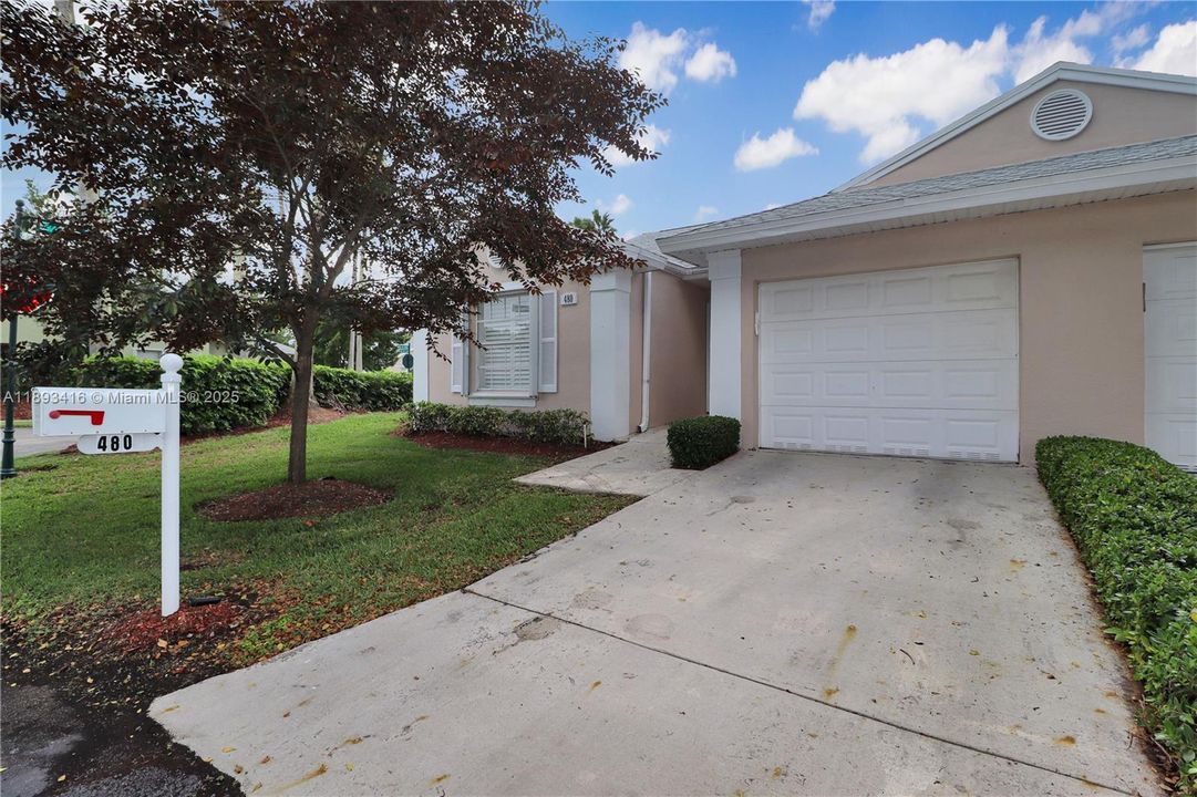 Recently Sold: $290,000 (2 beds, 2 baths, 1171 Square Feet)