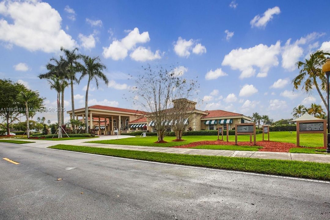 Recently Sold: $290,000 (2 beds, 2 baths, 1171 Square Feet)