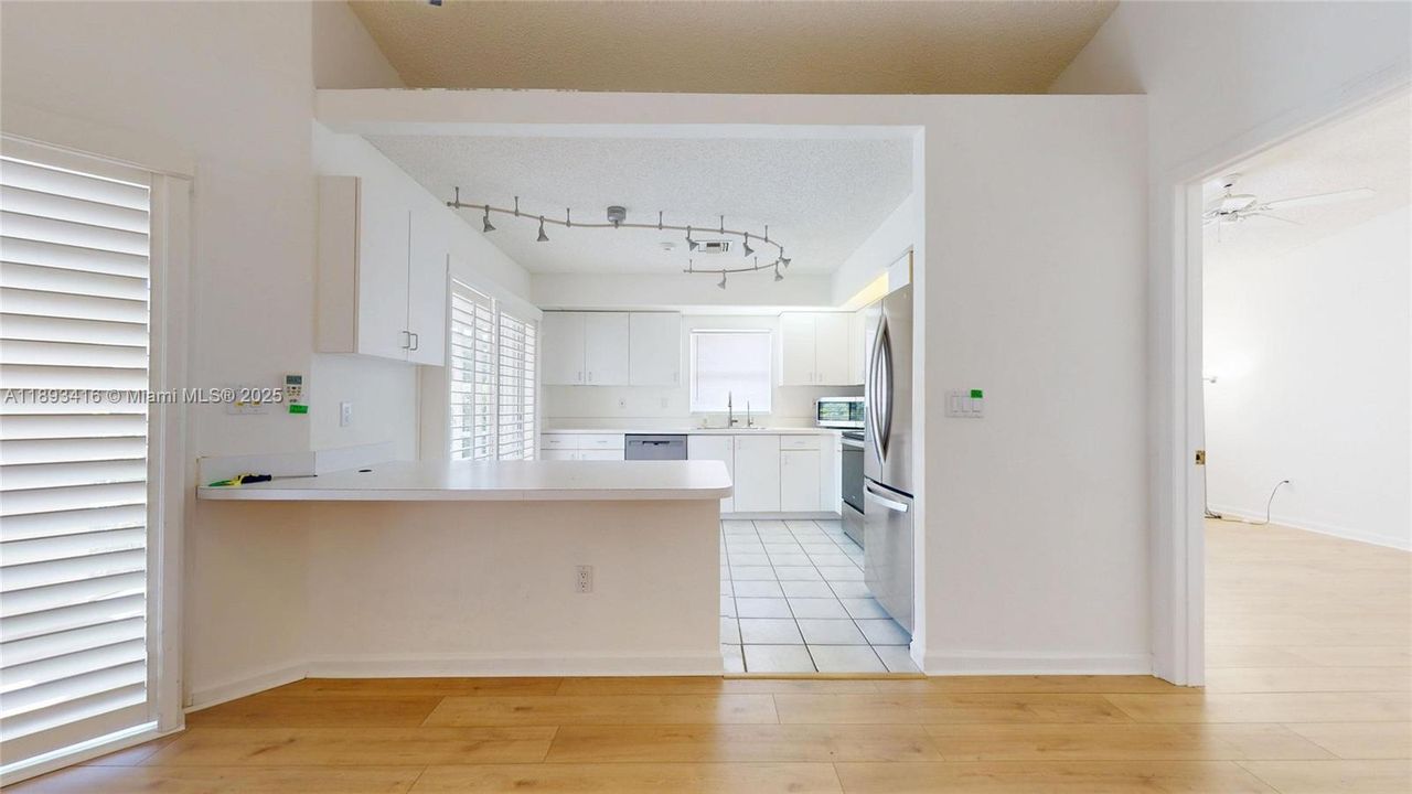 Recently Sold: $290,000 (2 beds, 2 baths, 1171 Square Feet)