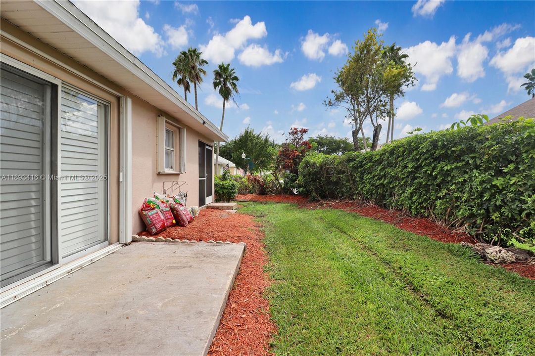 Recently Sold: $290,000 (2 beds, 2 baths, 1171 Square Feet)