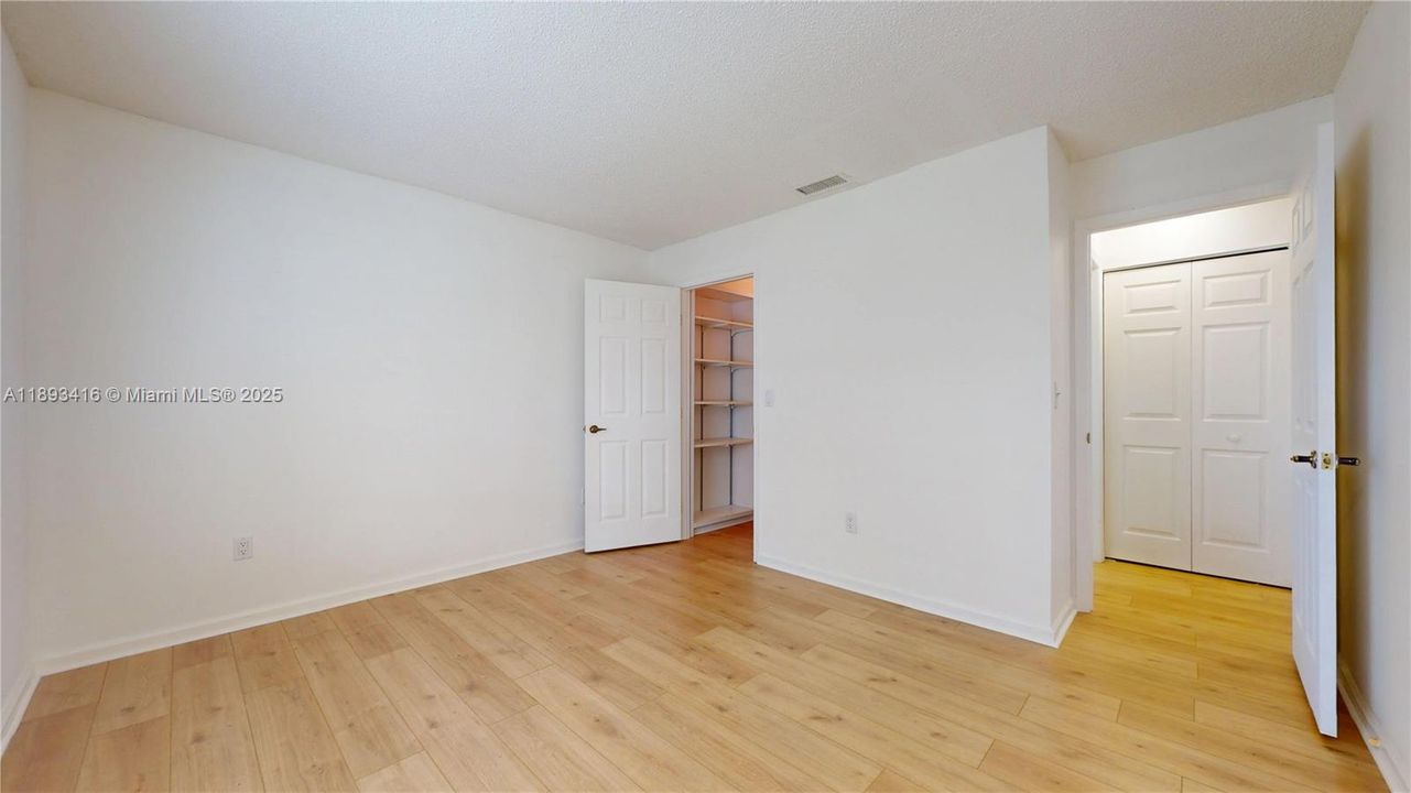 Recently Sold: $290,000 (2 beds, 2 baths, 1171 Square Feet)