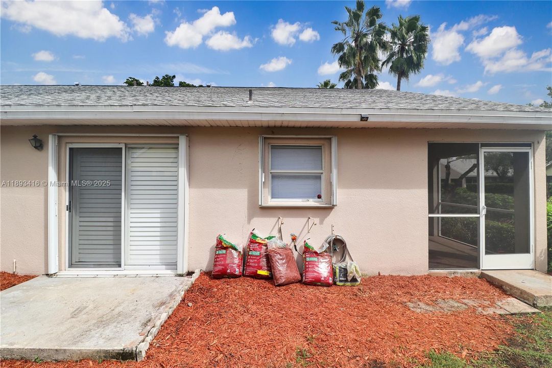 Recently Sold: $290,000 (2 beds, 2 baths, 1171 Square Feet)