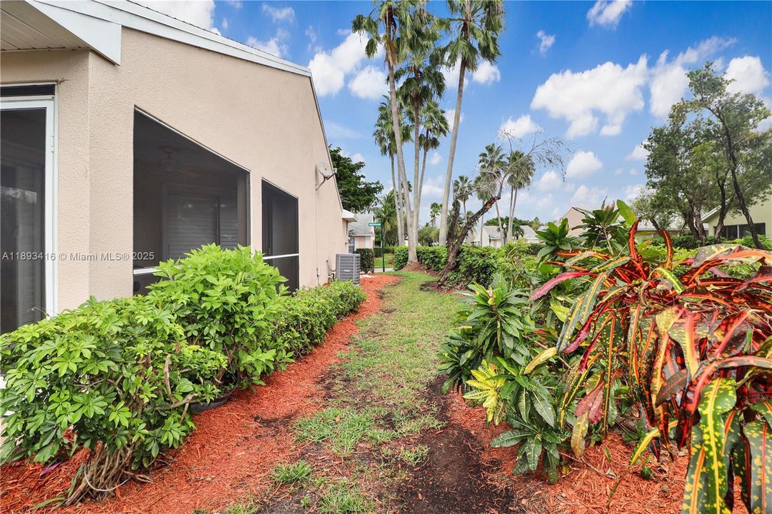 Recently Sold: $290,000 (2 beds, 2 baths, 1171 Square Feet)