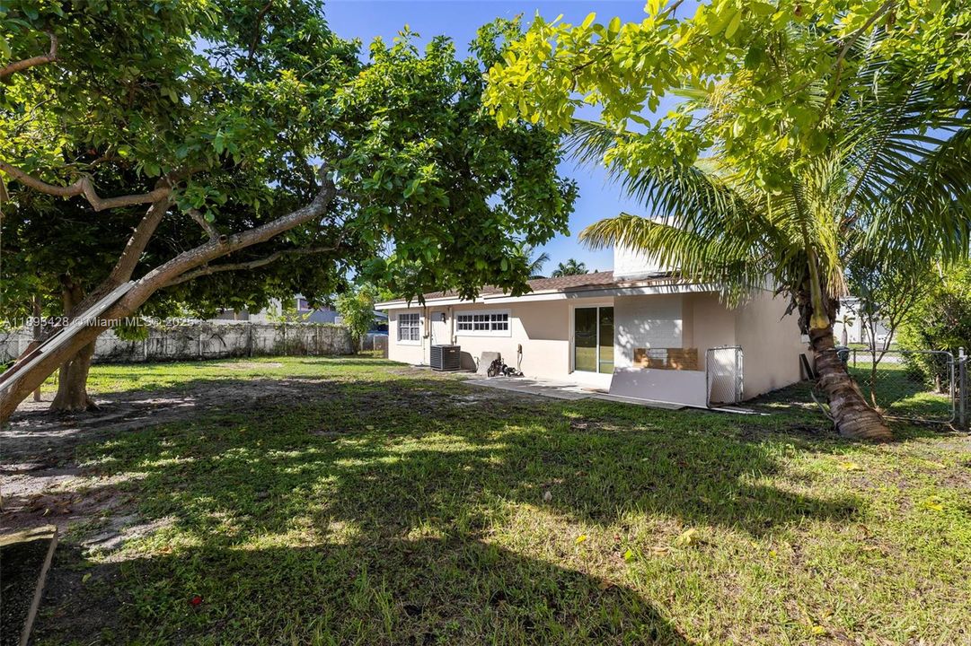 Active With Contract: $565,109 (4 beds, 2 baths, 1406 Square Feet)