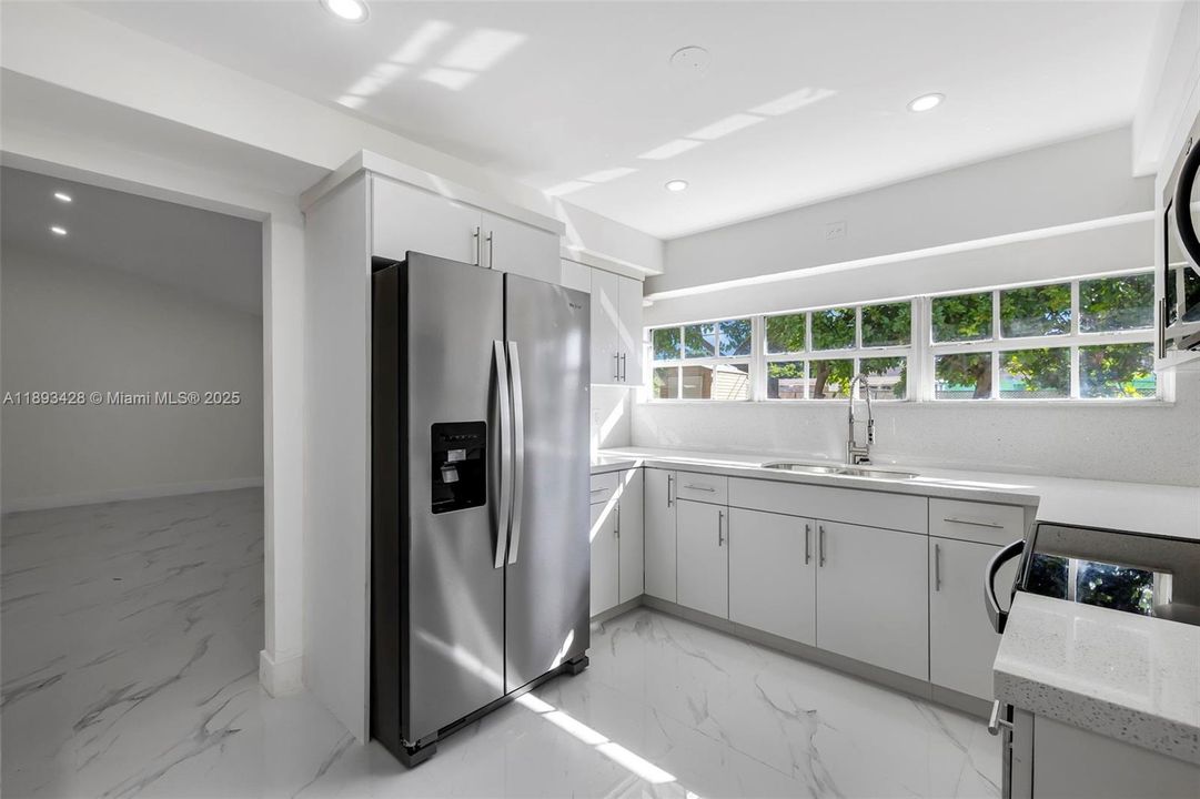 Active With Contract: $565,109 (4 beds, 2 baths, 1406 Square Feet)