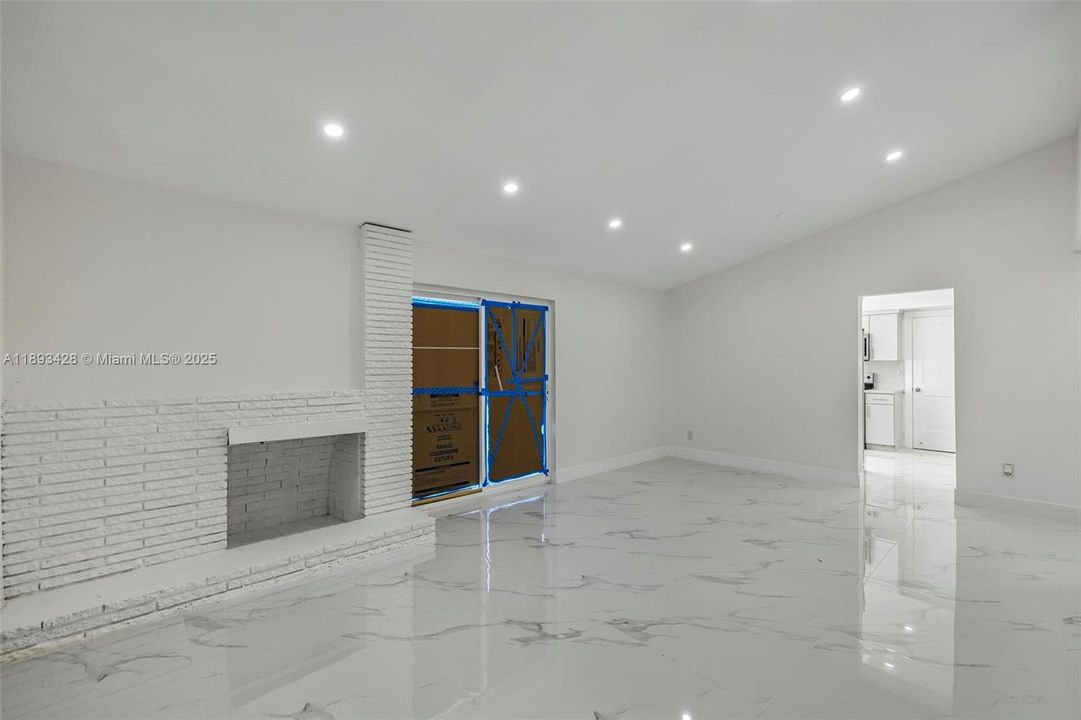 Active With Contract: $565,109 (4 beds, 2 baths, 1406 Square Feet)