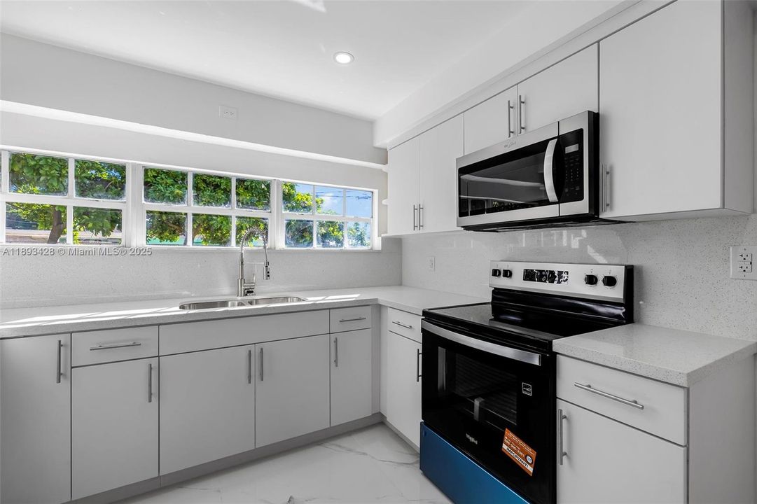 Active With Contract: $565,109 (4 beds, 2 baths, 1406 Square Feet)