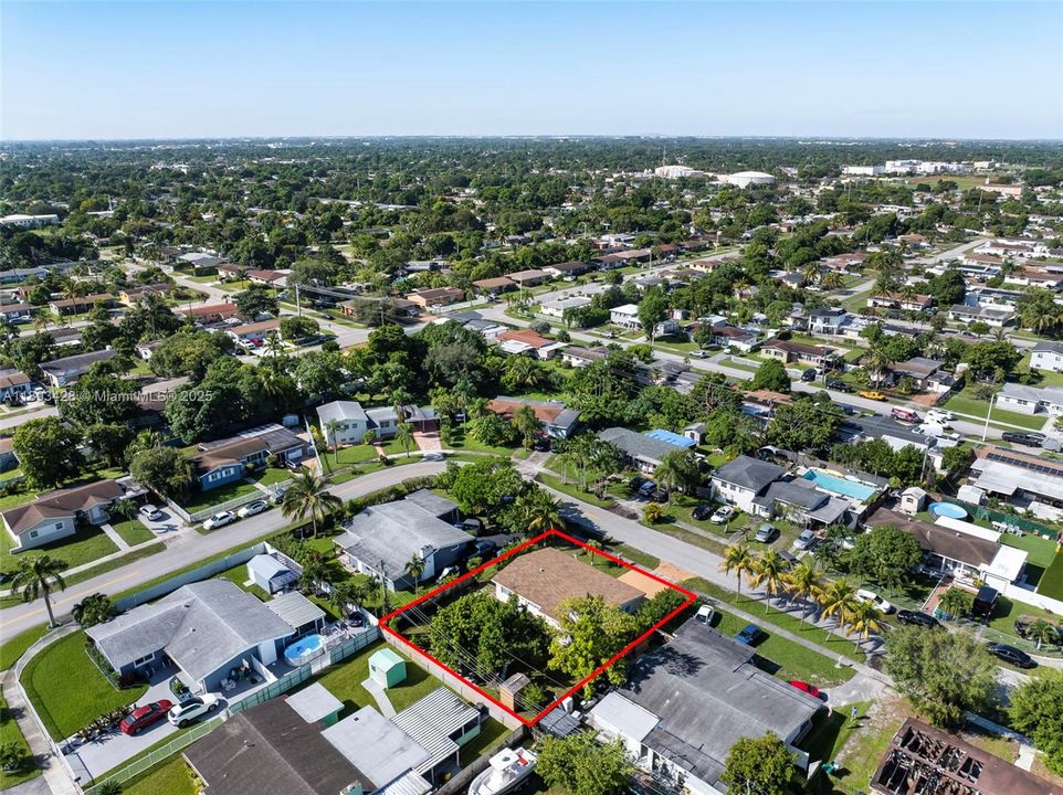 Active With Contract: $565,109 (4 beds, 2 baths, 1406 Square Feet)