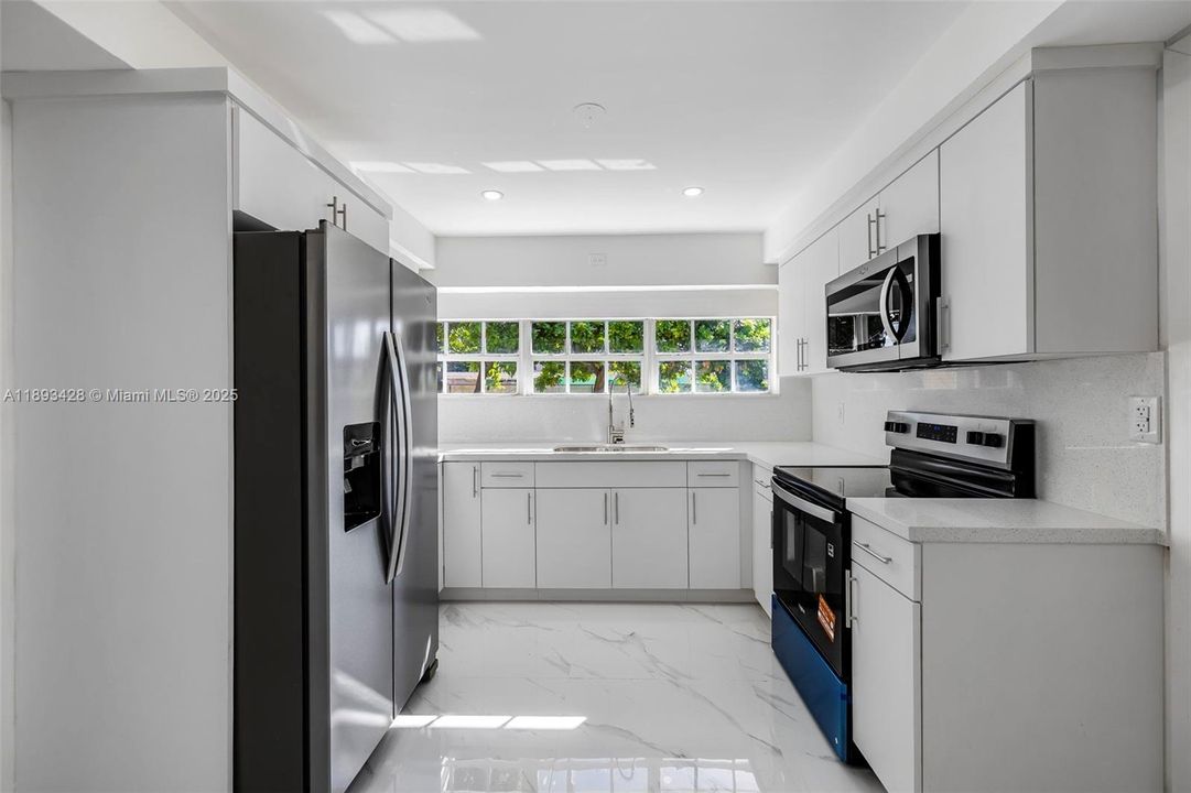 Active With Contract: $565,109 (4 beds, 2 baths, 1406 Square Feet)