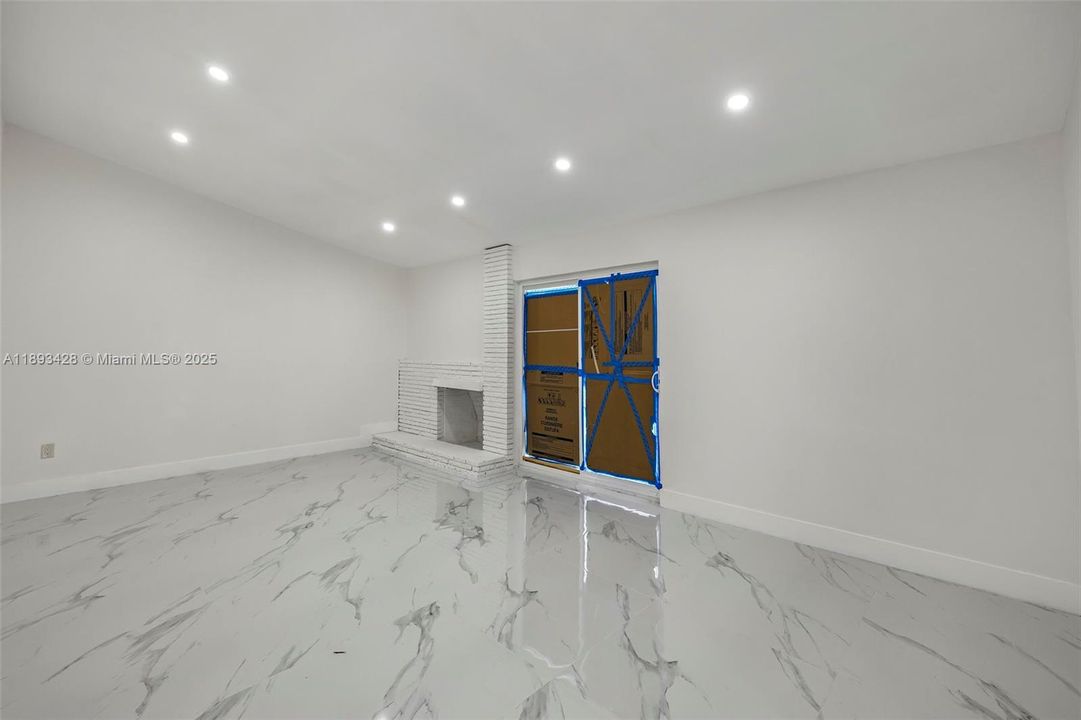 Active With Contract: $565,109 (4 beds, 2 baths, 1406 Square Feet)