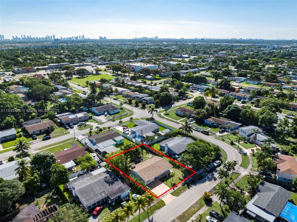 Active With Contract: $565,109 (4 beds, 2 baths, 1406 Square Feet)