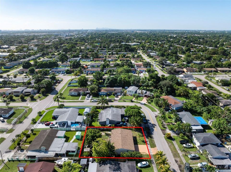 Active With Contract: $565,109 (4 beds, 2 baths, 1406 Square Feet)