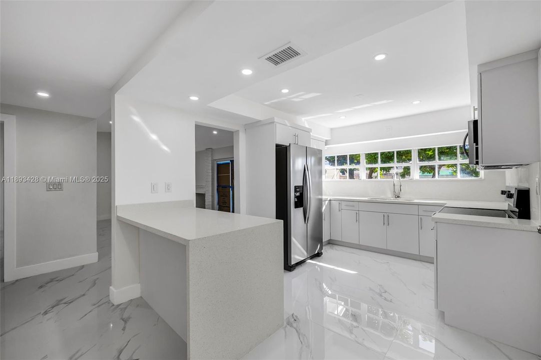 Active With Contract: $565,109 (4 beds, 2 baths, 1406 Square Feet)