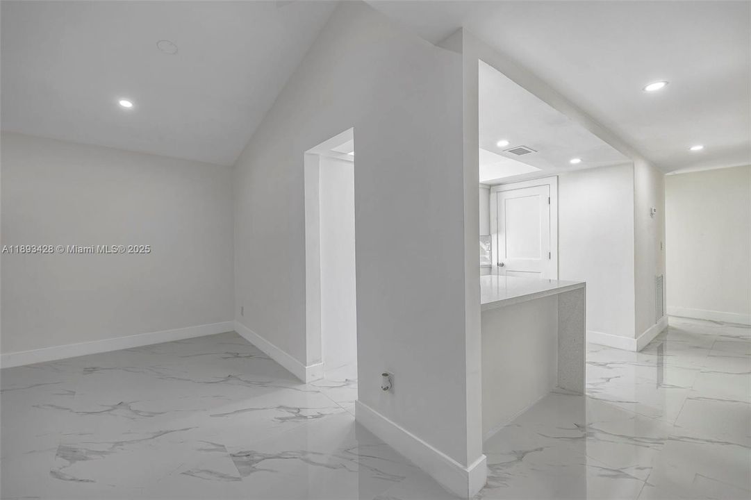 Active With Contract: $565,109 (4 beds, 2 baths, 1406 Square Feet)