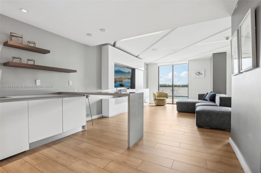 For Rent: $2,600 (1 beds, 1 baths, 238060 Square Feet)