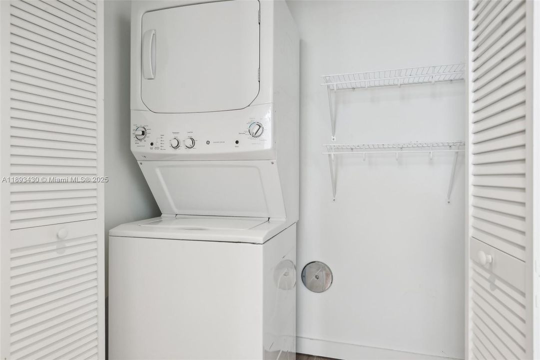 For Rent: $2,600 (1 beds, 1 baths, 238060 Square Feet)