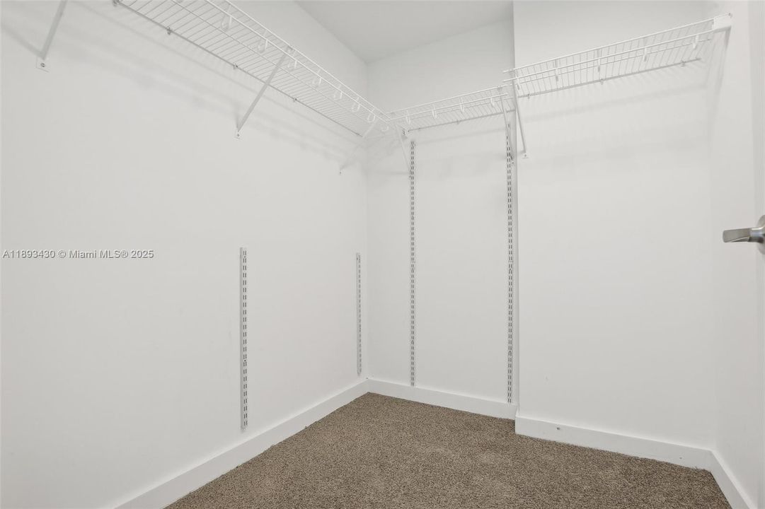 For Rent: $2,600 (1 beds, 1 baths, 238060 Square Feet)