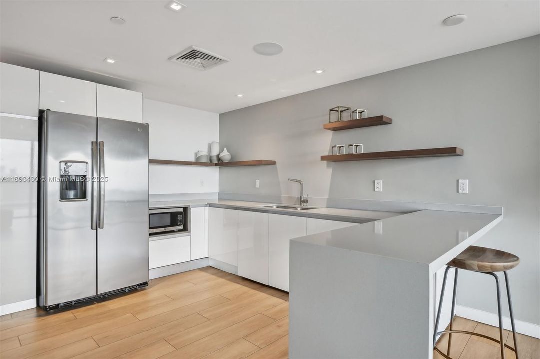 For Rent: $2,600 (1 beds, 1 baths, 238060 Square Feet)