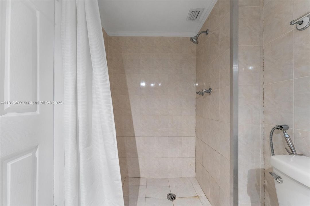 Active With Contract: $230,000 (2 beds, 2 baths, 1565 Square Feet)