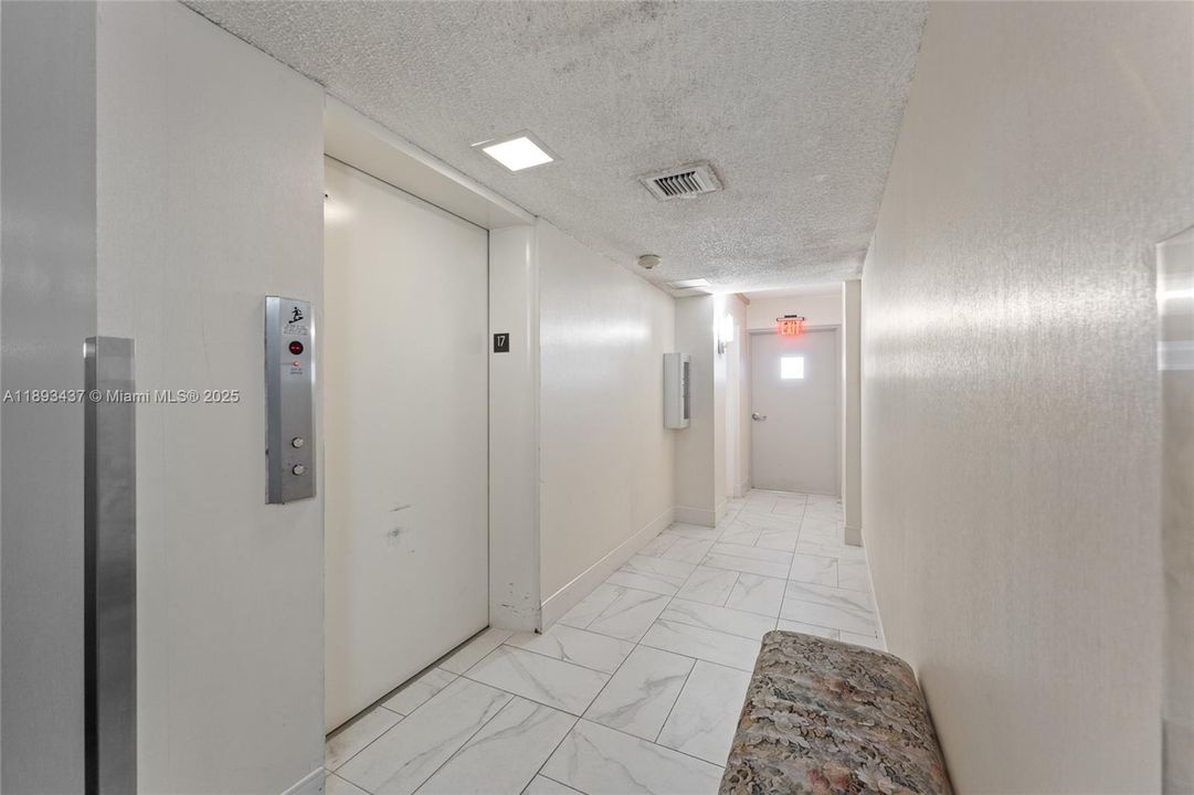 Active With Contract: $230,000 (2 beds, 2 baths, 1565 Square Feet)