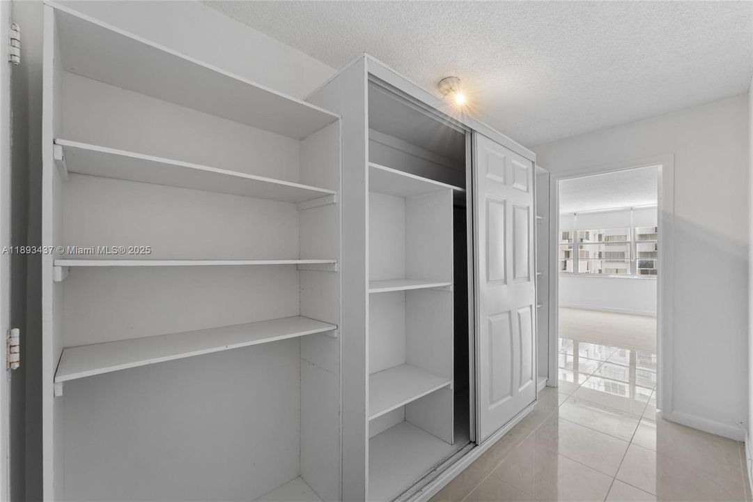 Active With Contract: $230,000 (2 beds, 2 baths, 1565 Square Feet)