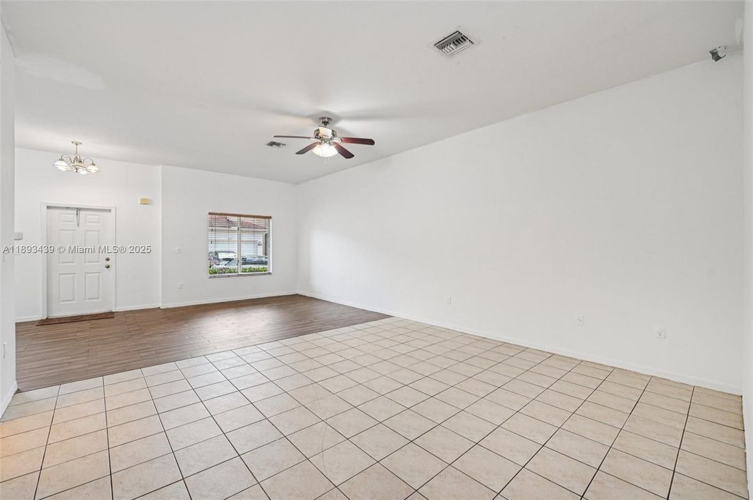 出租: $2,400 (3 贝兹, 2 浴室, 1905 平方英尺)