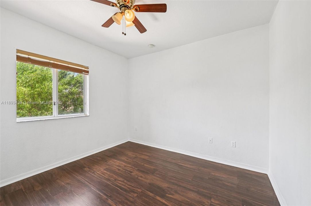 出租: $2,400 (3 贝兹, 2 浴室, 1905 平方英尺)