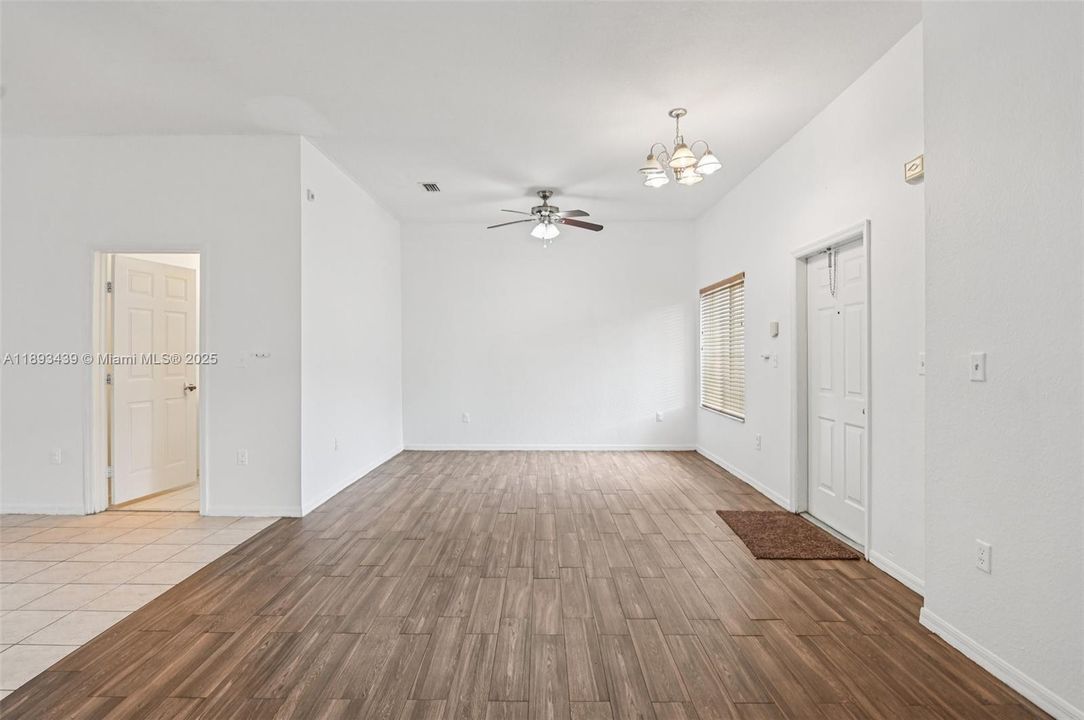 出租: $2,400 (3 贝兹, 2 浴室, 1905 平方英尺)