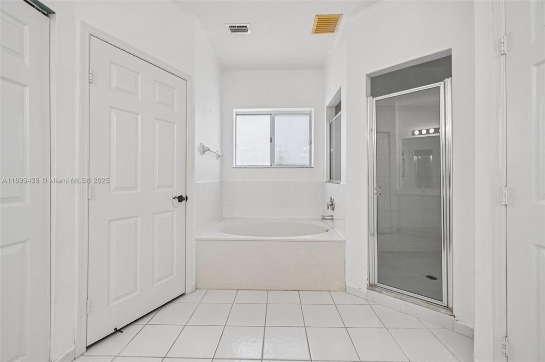 出租: $2,400 (3 贝兹, 2 浴室, 1905 平方英尺)