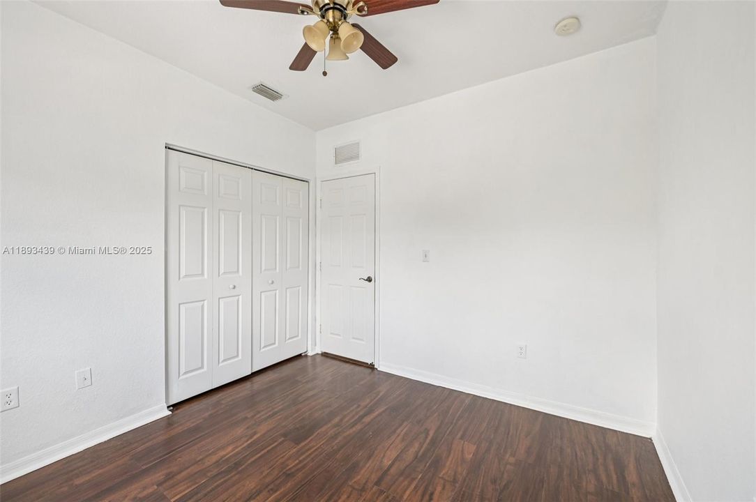 出租: $2,400 (3 贝兹, 2 浴室, 1905 平方英尺)