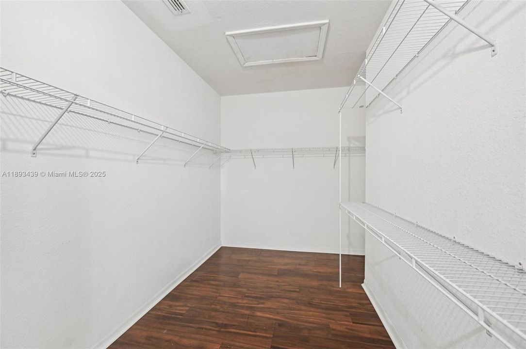 出租: $2,400 (3 贝兹, 2 浴室, 1905 平方英尺)