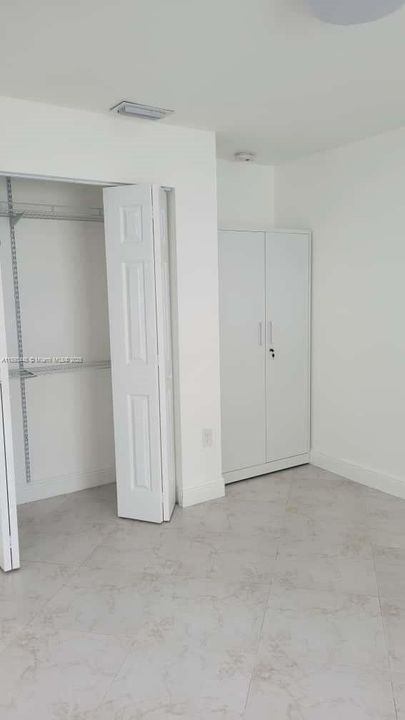 最近租的: $1,400 (1 贝兹, 1 浴室, 1909 平方英尺)