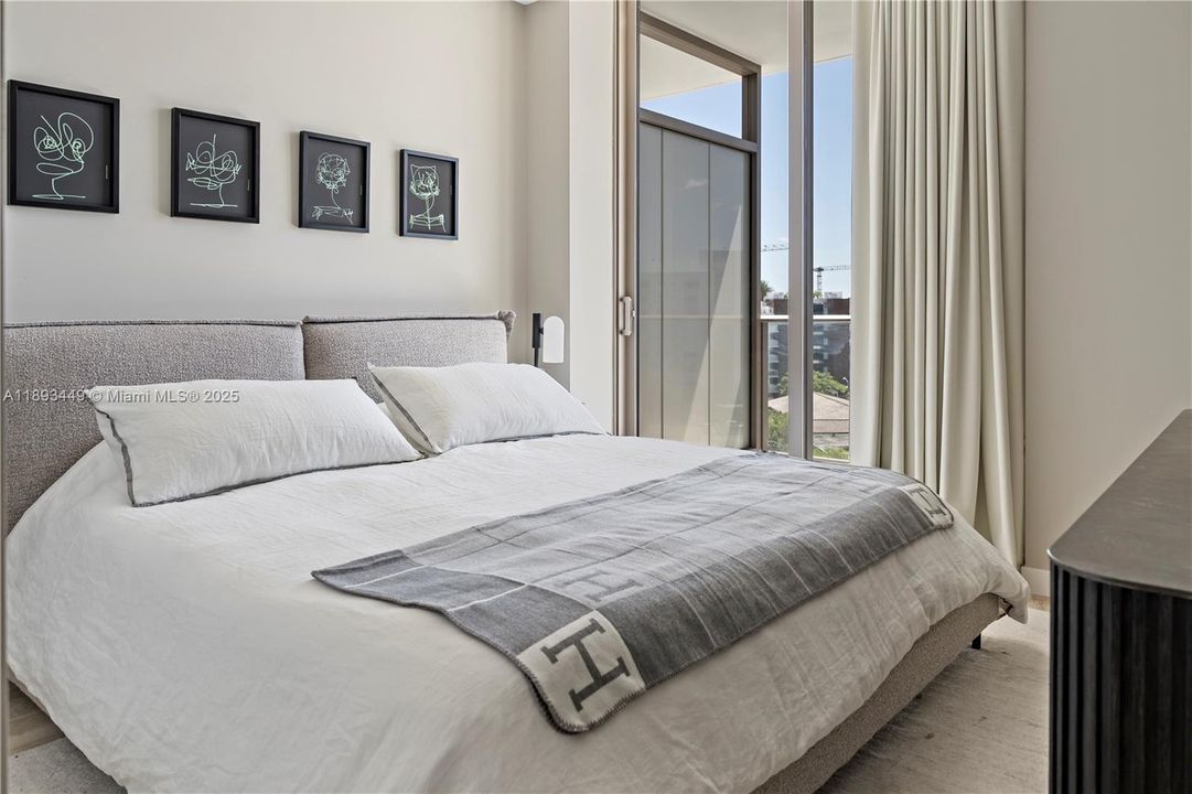 出租: $39,000 (3 贝兹, 4 浴室, 4004 平方英尺)