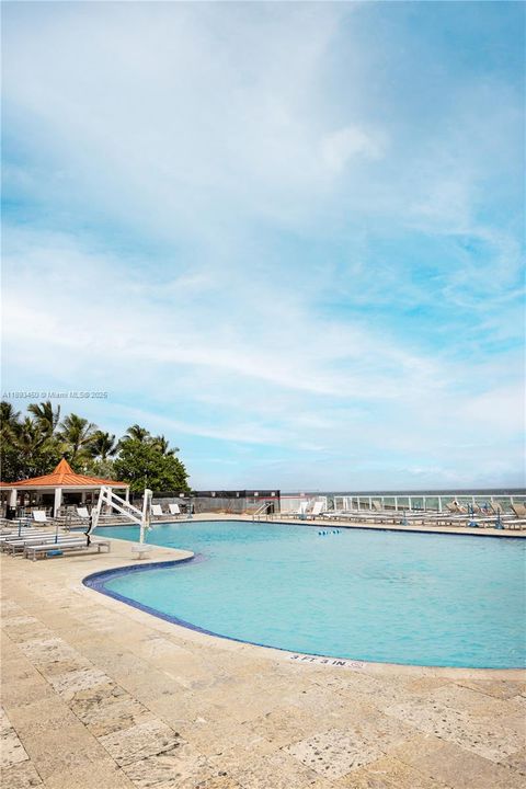 待售: $186,000 (0 贝兹, 1 浴室, 360 平方英尺)