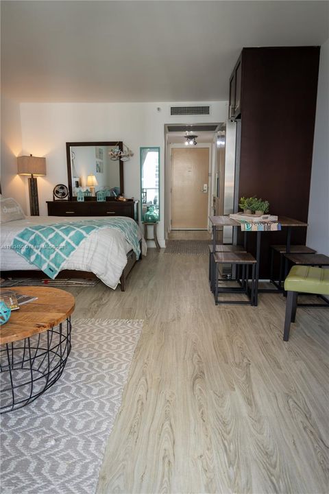 待售: $186,000 (0 贝兹, 1 浴室, 360 平方英尺)