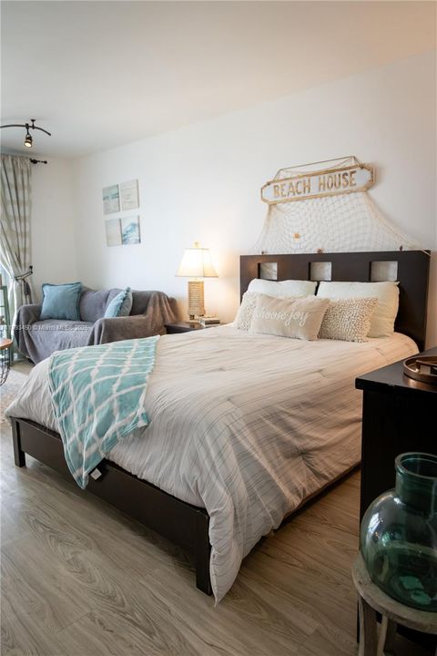 待售: $186,000 (0 贝兹, 1 浴室, 360 平方英尺)