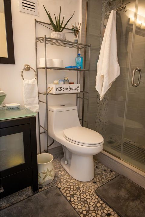 待售: $186,000 (0 贝兹, 1 浴室, 360 平方英尺)