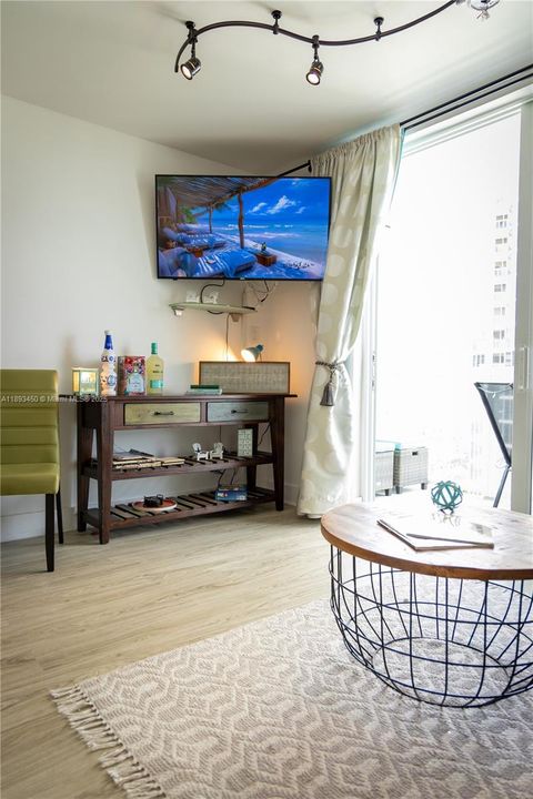 待售: $186,000 (0 贝兹, 1 浴室, 360 平方英尺)