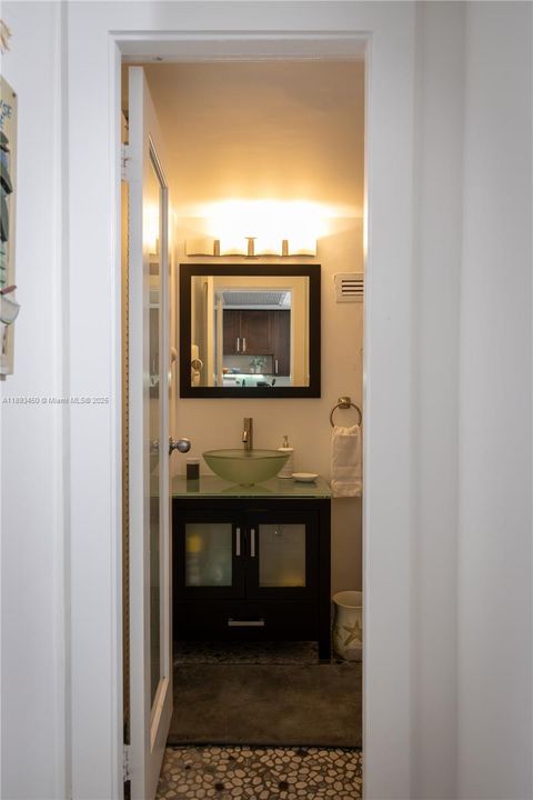 待售: $186,000 (0 贝兹, 1 浴室, 360 平方英尺)