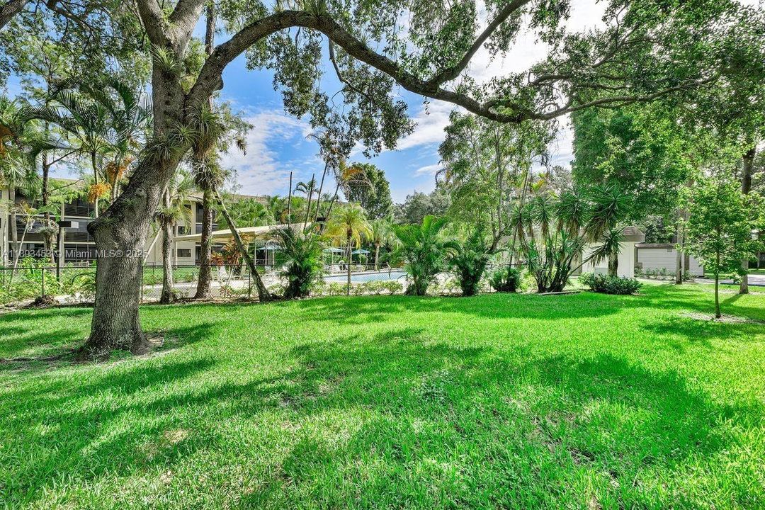 Active With Contract: $194,000 (2 beds, 2 baths, 1215 Square Feet)