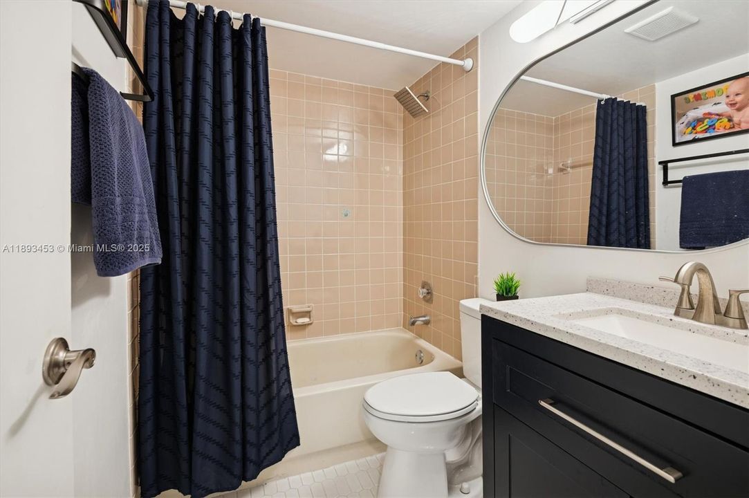 Active With Contract: $194,000 (2 beds, 2 baths, 1215 Square Feet)