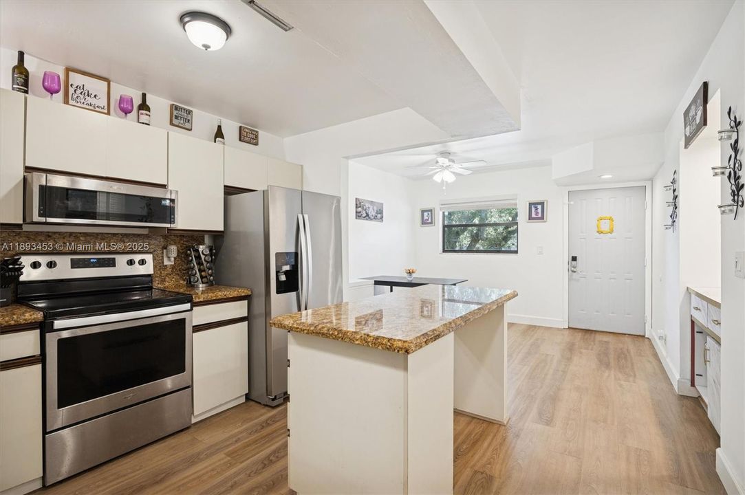 Active With Contract: $194,000 (2 beds, 2 baths, 1215 Square Feet)