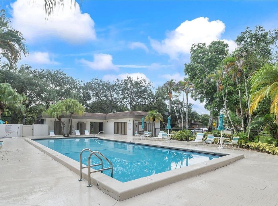 Active With Contract: $194,000 (2 beds, 2 baths, 1215 Square Feet)