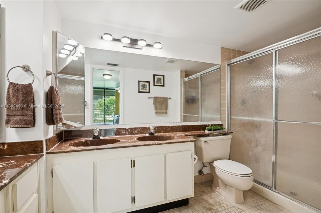 Active With Contract: $194,000 (2 beds, 2 baths, 1215 Square Feet)