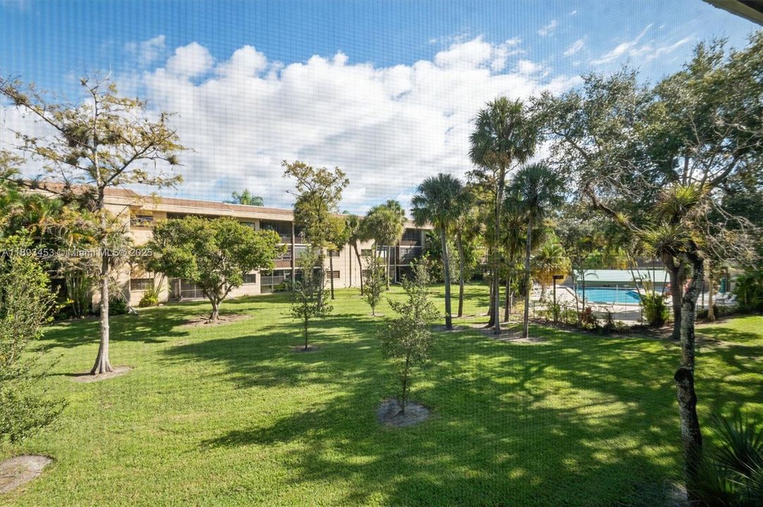 Active With Contract: $194,000 (2 beds, 2 baths, 1215 Square Feet)